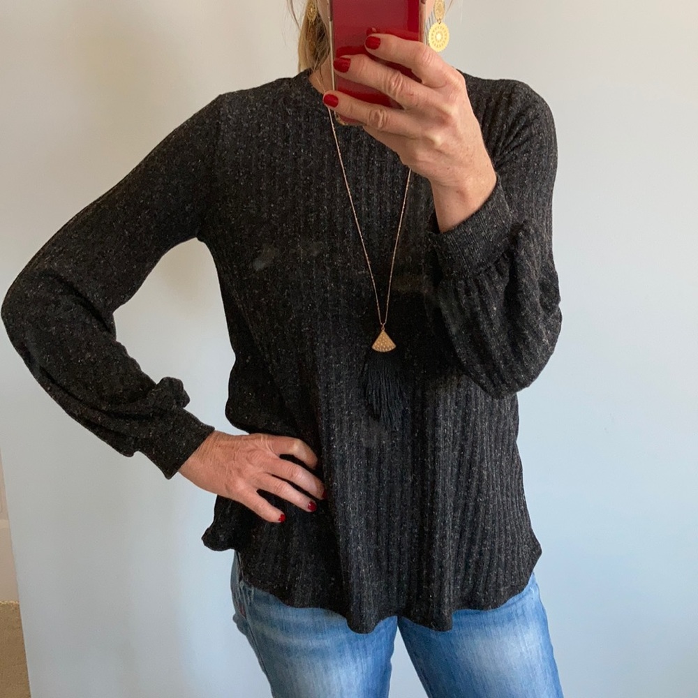 Ribbed, Puff Sleeve Tunic Top - Picture 4 of 9